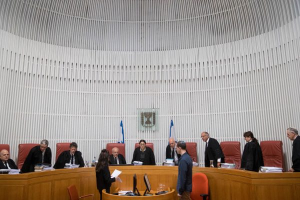 שופטי העליון בדיון על פסילת מועמדותו של נציג עוצמה יהודית מיכאל בן ארי לכנסת ה-21 14 במרץ 2019 (צילום: יונתן זינדל/פלאש90)