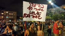 הפגנה בכיכר רבין נגד מיקום אסדת לוויתן סמוך לחוף, 1 בספטמבר 2018. (צילום: ארז רביב)
