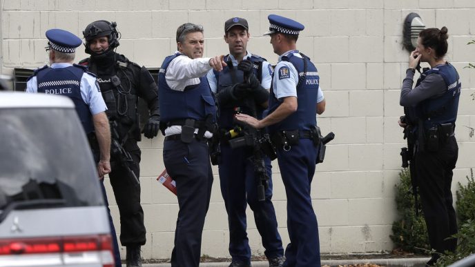 אירוע ירי במסגדים בעיר קרייסטצ'רצ' בניו-זילנד 15 במרץ 2019 (AP Photo/Mark Baker)