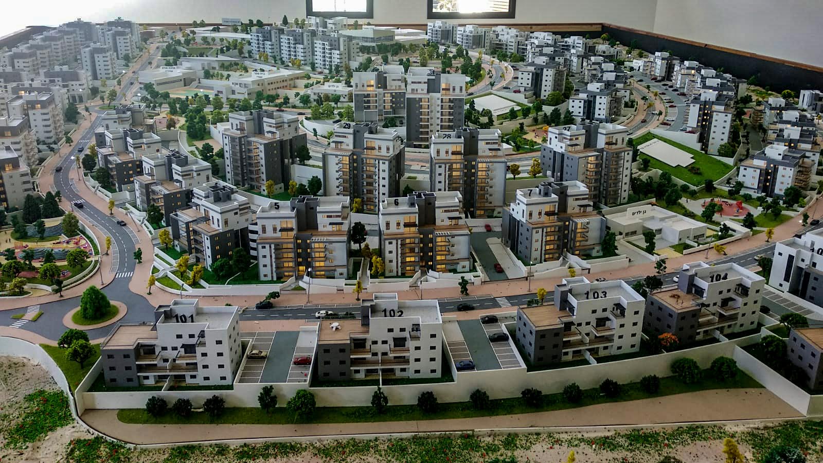 מודל של העיר חריש (צילום: עמר כהן)