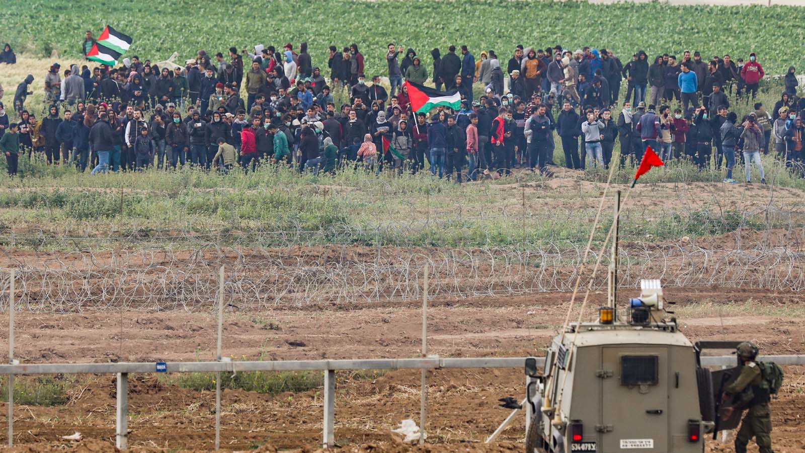 March of Return demonstrations in front of the border fence with the Gaza Strip, March 30, 2019 (Photo: Noam Rivkin Fenton/Flash90)