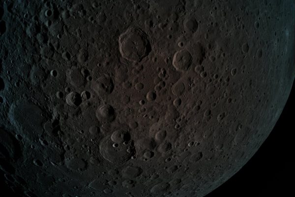 תמונות של הירח שצילמה החללית בראשית (קרדיט: יח"צ)