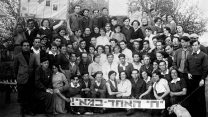 חברי 'החלוץ' בהפגנת ה1 במאי בוורבה, 1934 (קרדיט: ארכיון תצלומי תנועות הנוער , מוזיאון בית לוחמי הגטאות)