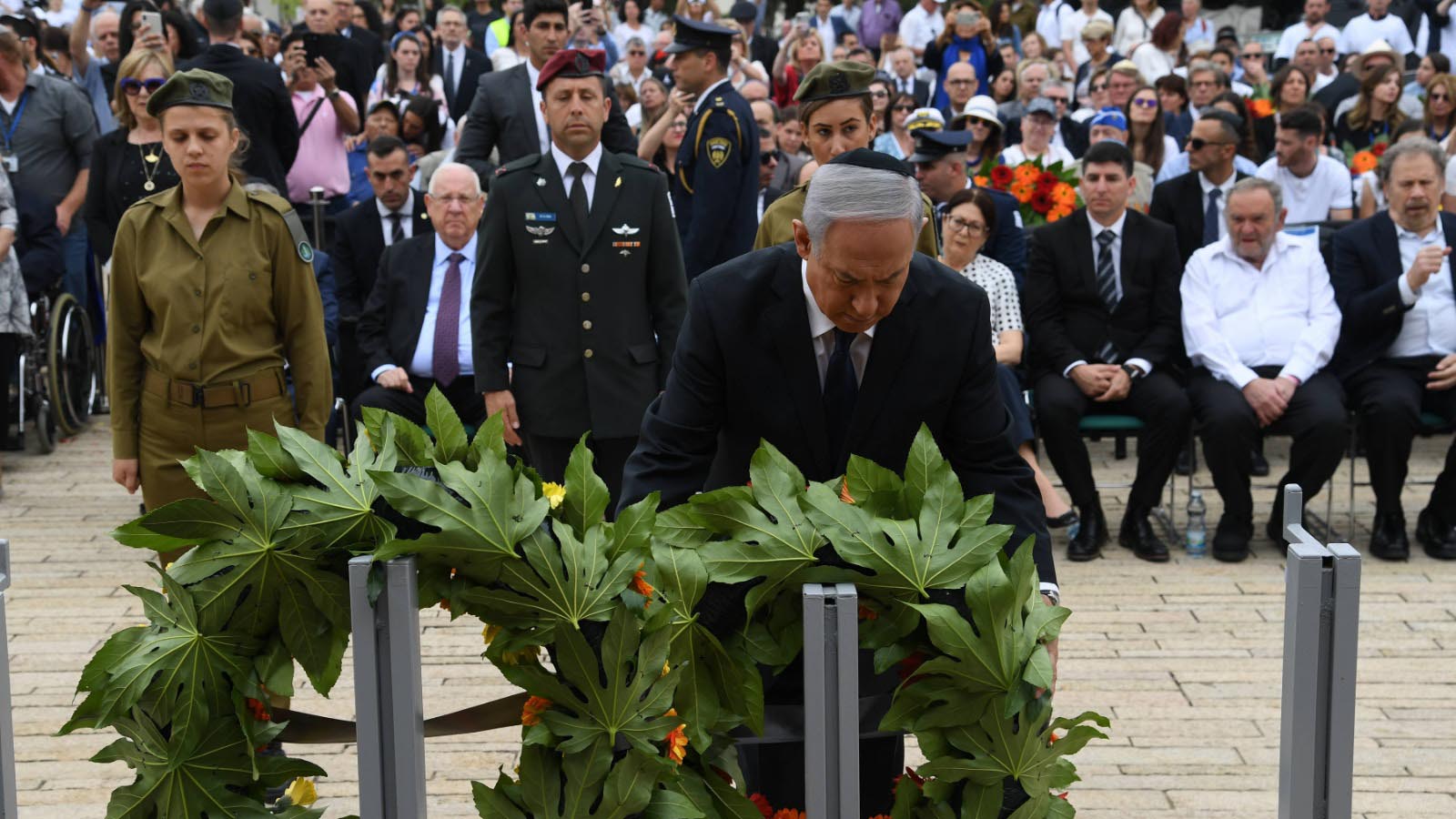 ראש הממשלה בנימין נתניהו השתתף בטקס הנחת הזרים לזכר הנספים ב׳יד ושם׳ (צילום: חיים צח/לע&quot;מ)