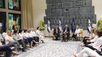 נשיא המדינה מארח את אחי ואחיות מערכת הבריאות לכבוד יום האחות הבינלאומי (צילום: עמוס בן גרשום / לע"מ)