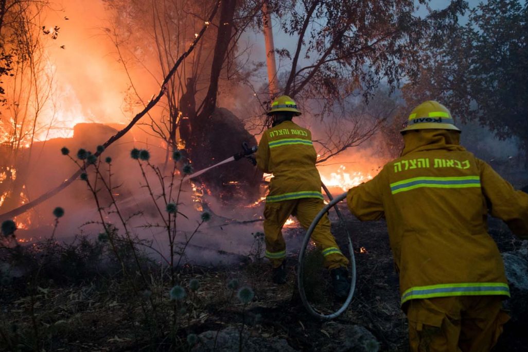 Firefighters extinguish a fire near Kibbutz Harel in the Jerusalem area, May 23 2019 (Photograph: Jonathan Zindel/Flash90)