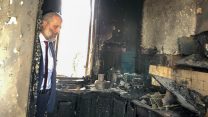 ביקור שר הפנים אריה דרעי ביישוב מבוא מודיעין לאחר השריפה. (קרדיט: אשר מדינה)