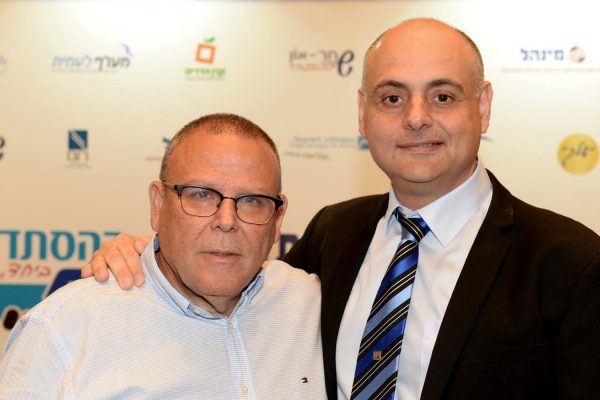 ארנון בר-דוד (משמאל) ויו"ר הסתדרות המעו"ף גיל בר-טל (צילום ארכיון: אגף הדוברות בהסתדרות)