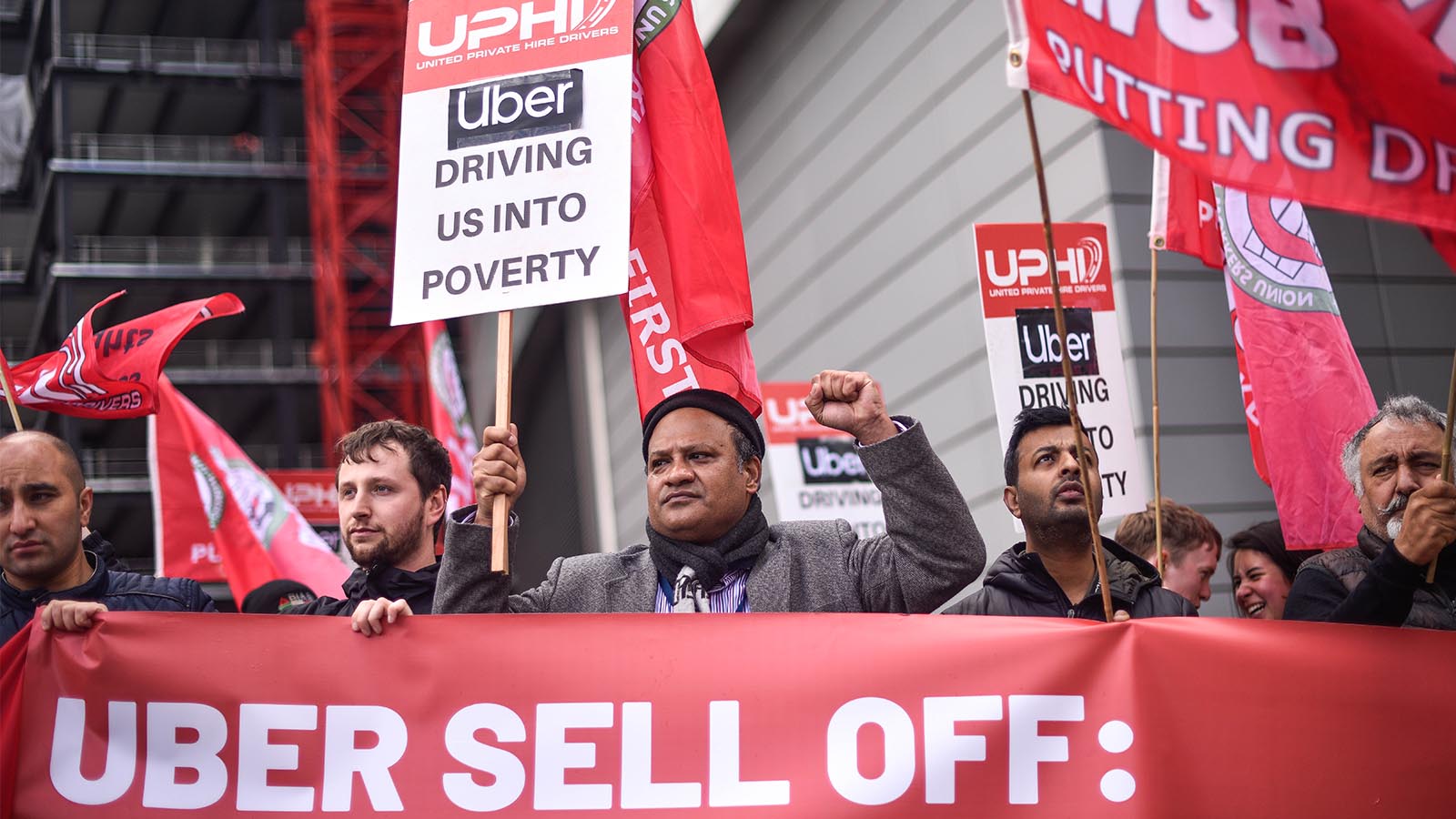 Uber drivers protesting in front of Uber offices, London (Photo: Getty Images)