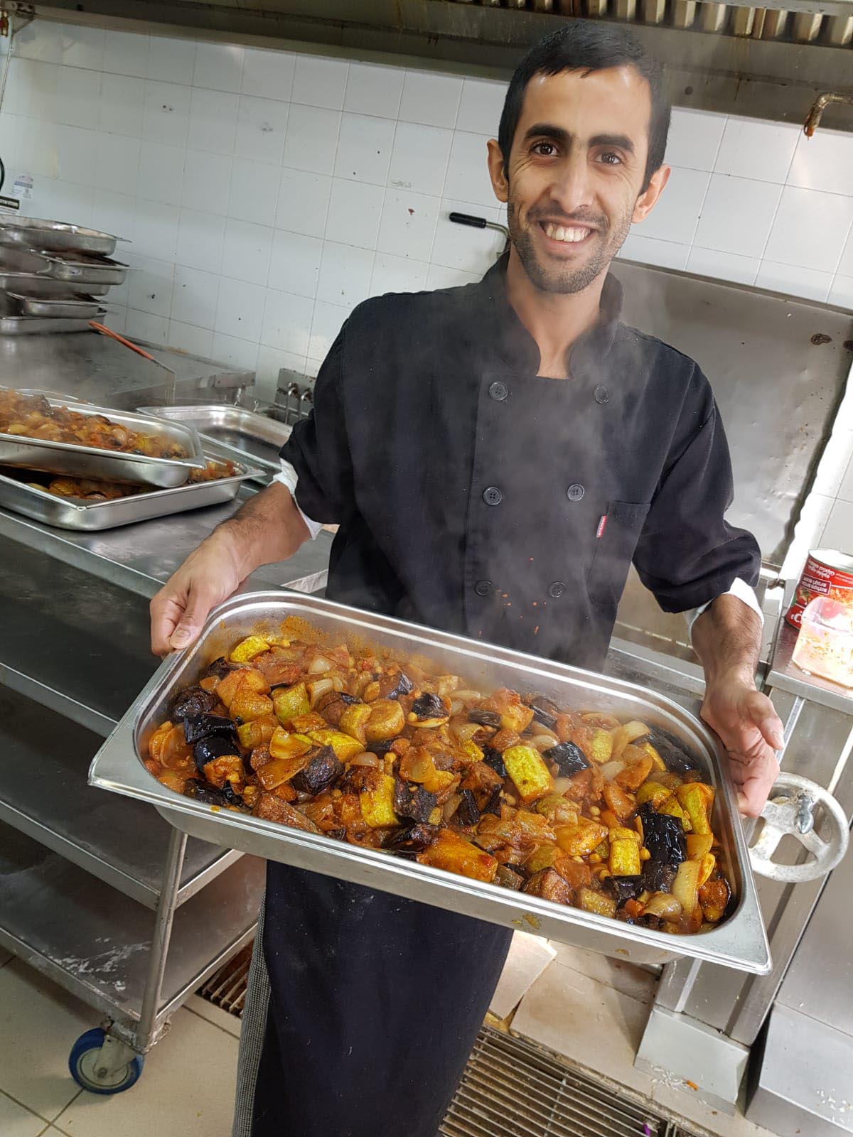 השף אמג'ד במטבח בקיבוץ שריד (התמונה באדיבות המצולם)