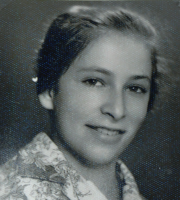 נחמה ריבלין בצעירותה (תמונה באדיבות המשפחה)