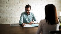 אישה בראיון עבודה אילוסטרציה (צילום: Shutterstock)