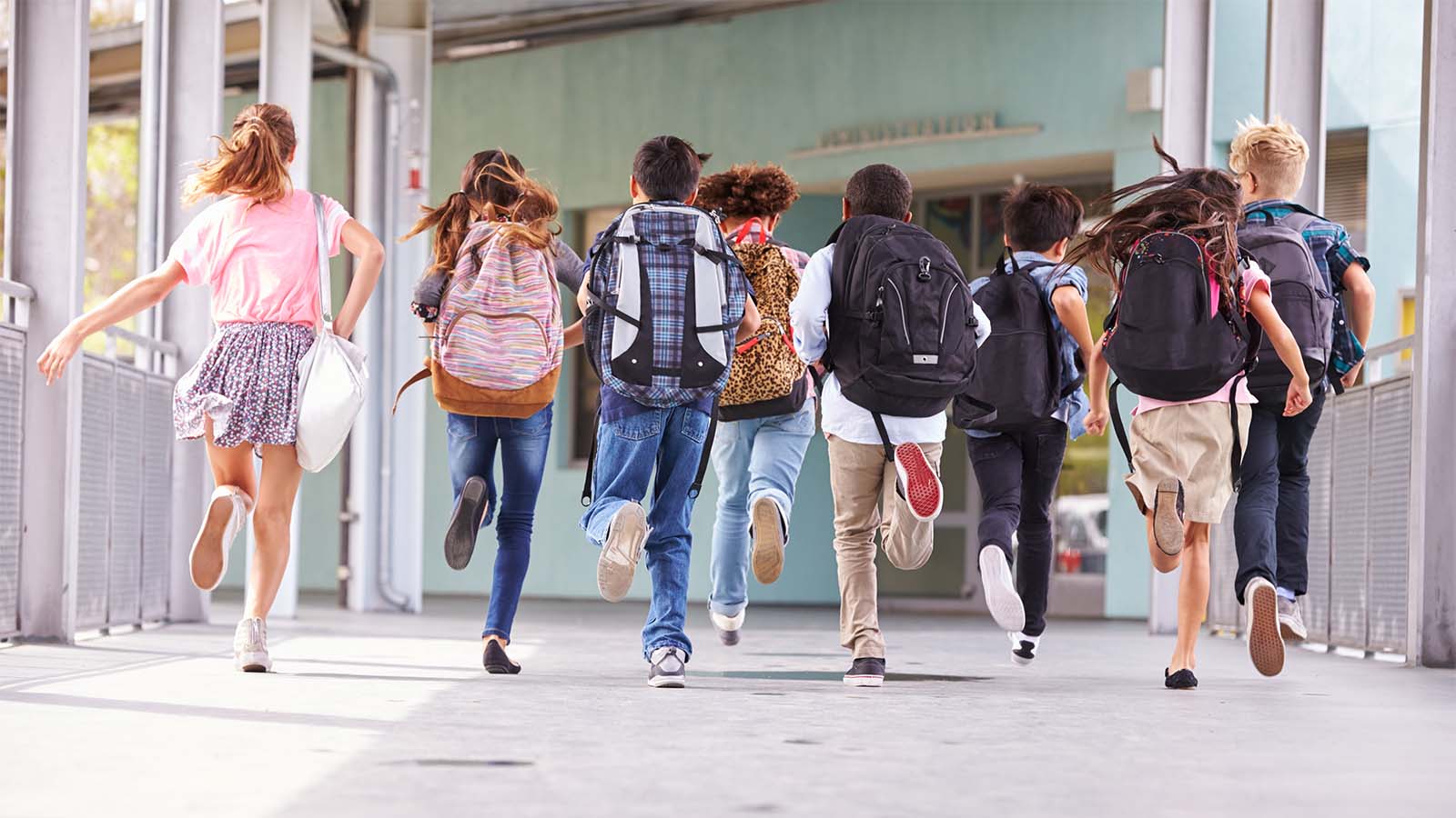 תלמידי יסודי יוצאים לחופש הגדול. (צילום אילוסטרציה: Shutterstock)