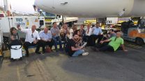 חברי מועצת העיר אילת מעכבים המראת מטוס בשדה דב במחאה נגד סגירתו הצפויה (צילום: יח"צ)