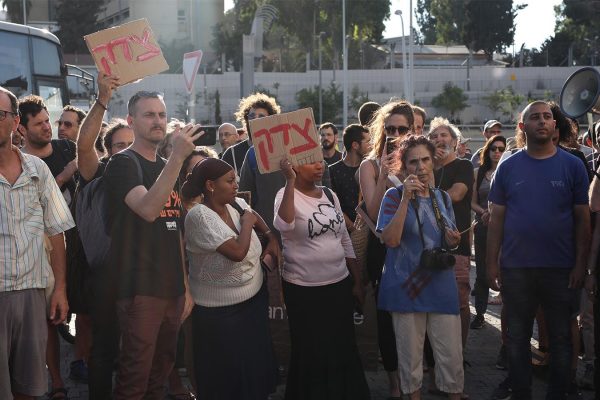 מחאה על מותו בידי שוטר של סולומון טקה בן ה-18 ז"ל, בצומת עזריאלי תל אביב, 3 ביולי 2019. (צילום: גילעד שרים)