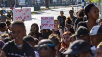 מחאה על מותו בידי שוטר של סולומון טקה בן ה-18 ז"ל, 2 ביולי 2019 (פלאש90)