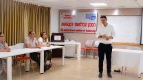 מנכ"ל המכון הבינלאומי ברק לוי במפגש עם מרכז הצעירים של שדרות ‏המכון הבינלאומי למנהיגות‏. ׁ(מתוך עמוד הפייסבוק של המכון)‏
