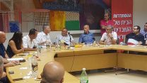 פגישת יו"ר ההסתדרות ארנון בר דוד והנהלת ההסתדרות עם ראשי ועדים של עובדי מדינה (קרדיט: שי ניר)