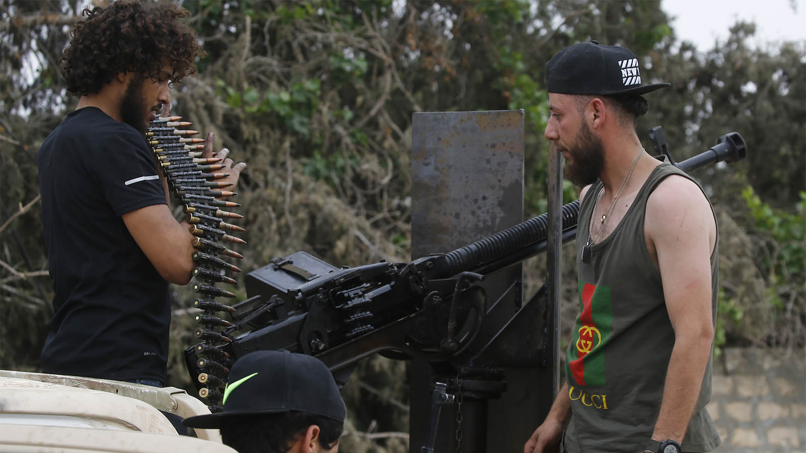 כוחות בטריפולי, לוב, ששומרות על העיר מפני כוחותיו של ח'ליפה חפתר. 21 במאי 2019. (AP Photo/Hazem Ahmed)
