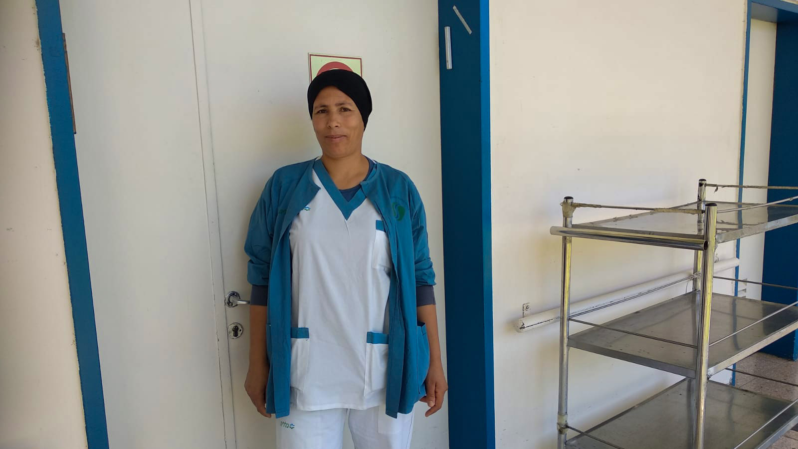 יסמינה עובדת ניקיון בבית חולים סורוקה (צילום: יעל אלנתן)