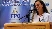 יו"ר ארגון שחקני ושחקניות כדורגל קארין סנדל, בכנס שחקניות הכדורגל בבית ההסתדרות (צילום: מושיק אושרי, אס"א ת"א)