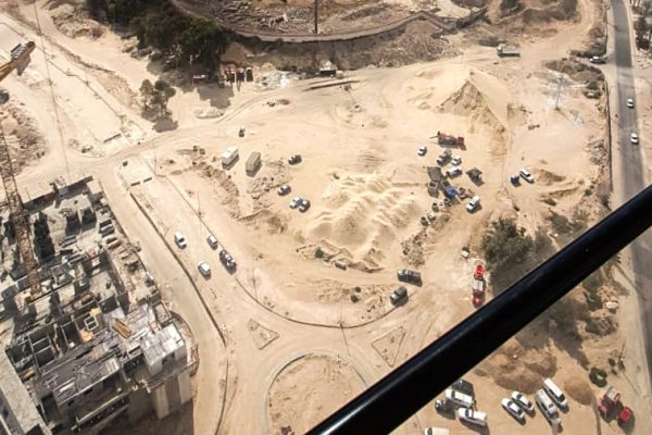 מבט מתוך המנוף באתר הבנייה של י.ח. דמרי בבאר שבע (צילום: רוז'ה ז'לב)