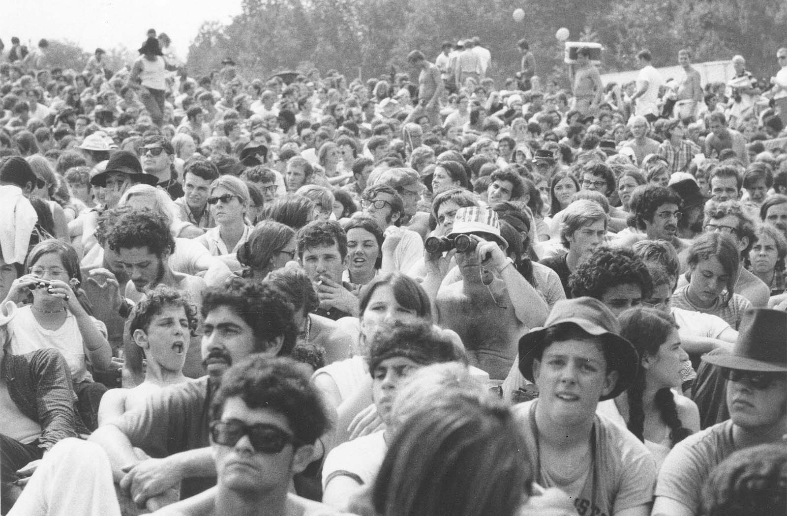 הקהל בפסטיבל וודסטוק, 15 באוגוסט 1969 (AP Photo)