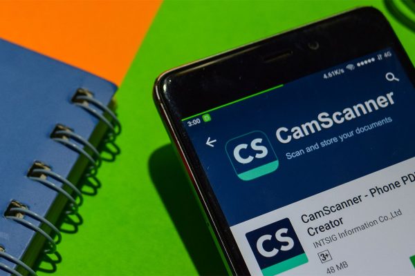 האפליקציה Camscanner בחנות האפליקציות של גוגל (bangoland / Shutterstock.com)