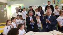 נתניהו ופרץ מבקרים בבית הספר היסודי כרמים באלקנה (צילום: מירי צחי, דוברות יש"ע)