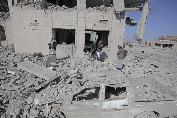 מתחם כליאה של המורדים החות'ים בתימן שהופצץ בתקיפה אווירית של הקואליציה הסעודית בדרום-מערב המדינה, 1 בספטמבר 2019. (צילום: AP Photo/Hani Mohammed)