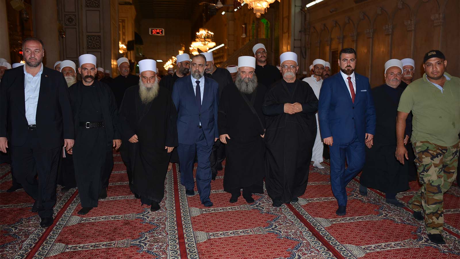 אנשי דת דרוזים מישראל בכנס בסוריה עם שר ההקדשים הסורי במסגד האמוי בדמשק, ספטמבר 2018 (קרדיט: ועדת הקשר)