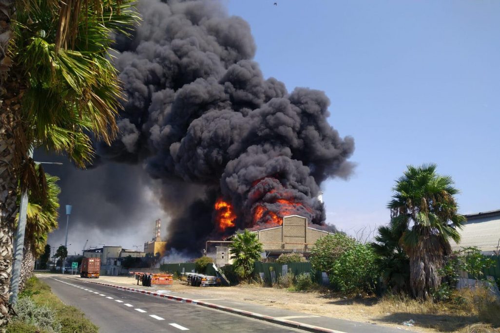 שריפה במפעל שמן תעשיות במפרץ חיפה 5 בספטמבר 2019. (קרדיט: ג'וואד חורני/המשרד להגנת הסביבה)