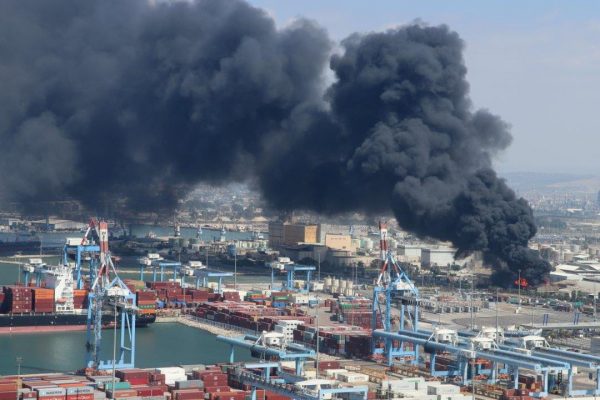 שריפה במפעל שמן תעשיות במפרץ חיפה 5 בספטמבר 2019. (קרדיט: אילן מלסטר/המשרד להגנת הסביבה)