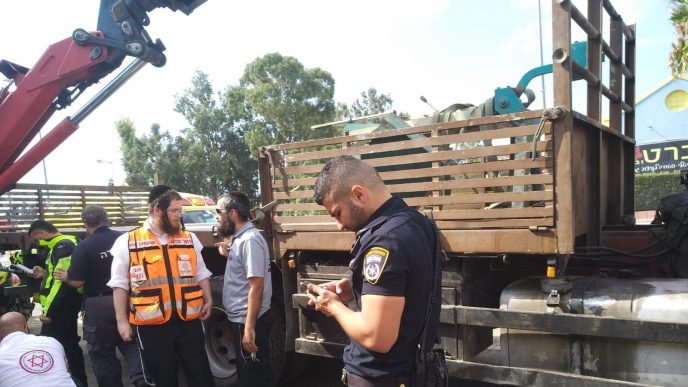 תאונת עבודה בשדרות ההסתדרות בחיפה (קרדיט: איחוד ההצלה)