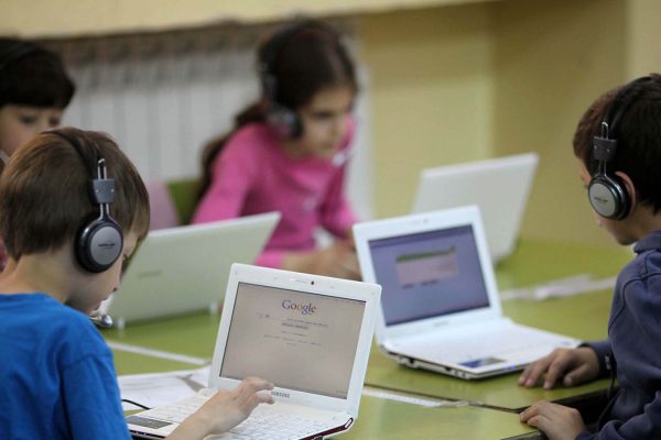 Israeli second graders using computers in a class room during a lesson at the Janusz Korczak school  in Jerusalem. 2011. Photo by Kobi Gideon / Flash90.