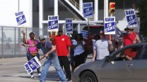 שביתת עובדי General Motors בארה"ב. 16 בספטמבר 2019. (AP Photo/LM Otero)