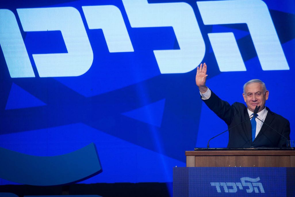 בנימין נתניהו נואם במטה הליכוד לאחר פרסום תוצאות המדגם לבחירות לכנסת ה-22 (צילום ארכיון: מרים אלטשר//פלאש90)