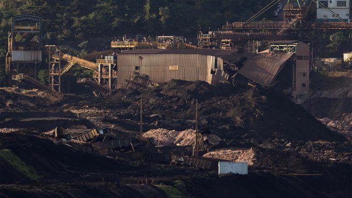 מכרה ברזל הרוס בבריזל בעקבות סכר שהתמוטט. 27 בינואר 2019 (AP Photo/Leo Correa)