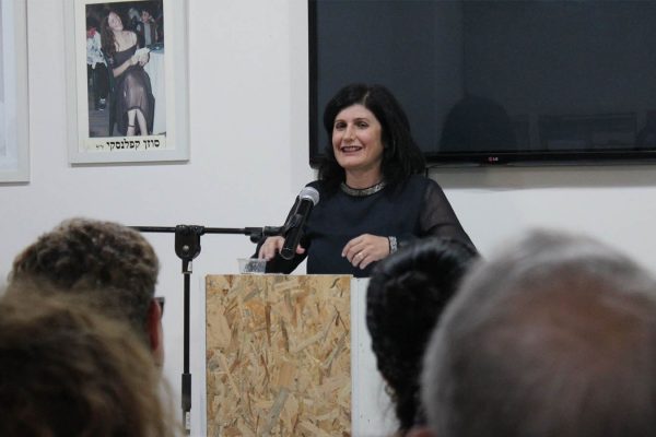 סמנכ"לית משרד הרווחה אלין אלול בהרצאה 'בבית של סוזן' מית"ר - מרכז תעסוקה לבני נוער בירושלים, 187 בספטמבר 2017 (צילום: באדיבות 'הבית של סוזן')