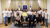 הנשיא ראובן ריבלין מארח את שחקניות אס"א תל אביב בכדורגל (קרדיט צילום: חיים צח / לע"מ)