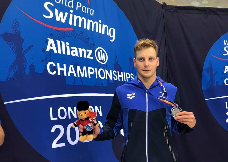 מארק מליאר זוכה במדליית הכסף באליפות העולם בשחייה פראלימפית, לונדון 2019 (צילום קרן איזקסון, התתאחדות לספורט נכים)