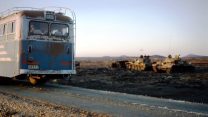 חיימק'ה והאוטובוס ברמת הגולן בזמן המלחמה (קרדיט: חיימק'ה אבני)