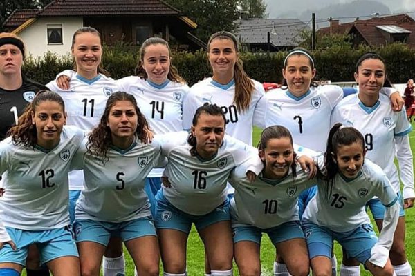 נבחרת הנערות עד גיל 19, במשחק מול לטביה על העלייה לשלב העילית, 7 לאוקטובר 2019 (ההתאחדות לכדורגל בישראל)