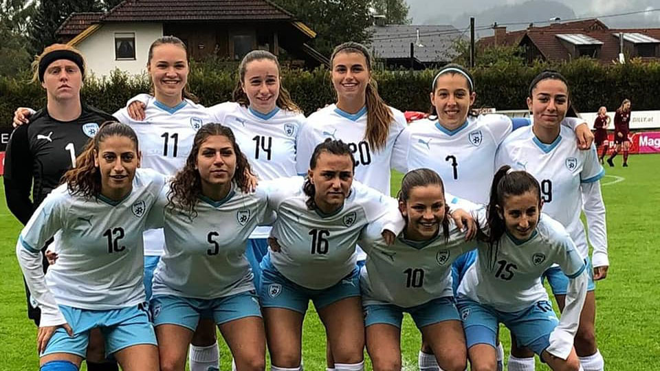נבחרת הנערות עד גיל 19, במשחק מול לטביה על העלייה לשלב העילית, 7 לאוקטובר 2019 (ההתאחדות לכדורגל בישראל)