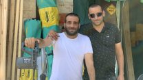 אבי מנשה מ"אבו שיפוצים" (משמאל) ואחיו איציק. (צילום: גיל פלוטקין)