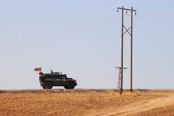 כוחות רוסיים מפטרלים בגבול הסורי (AP Photo)