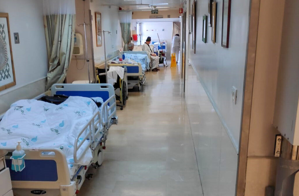 Hospital beds laid out in the corridor due to over occupancy. Archive, unaccredited