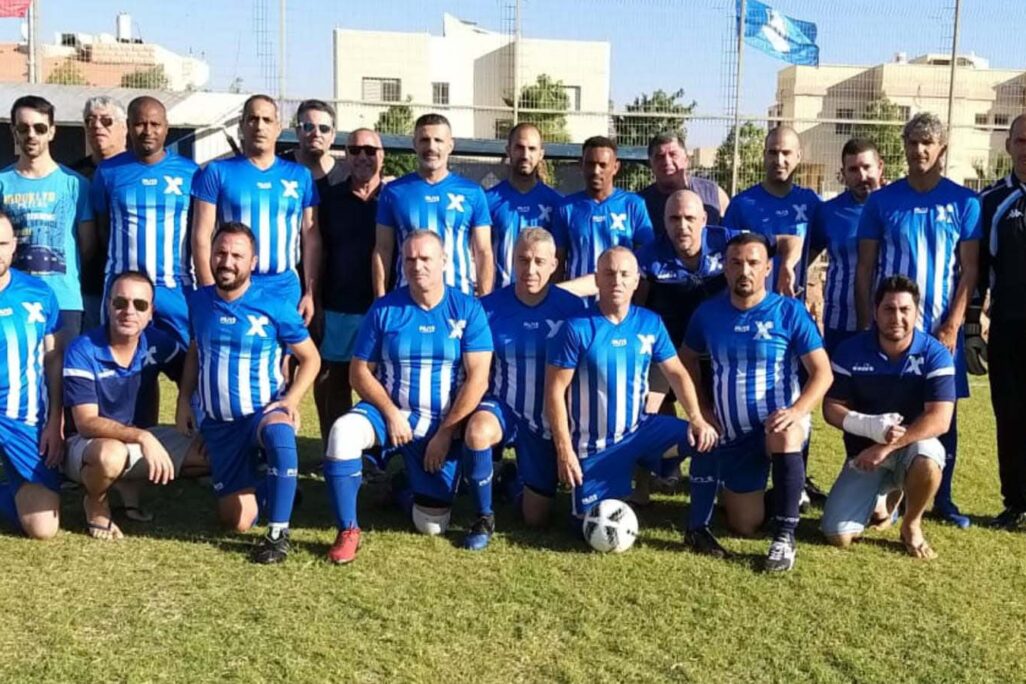 קבוצת כדורגל אגד חולון בספורטיאדה (צילום: איציק בן שמעון)