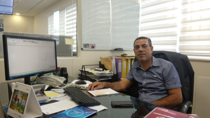 עו&quot;ד ואיל עבאדי מנהל מוקד מידע ושירות בהסתדרות.
