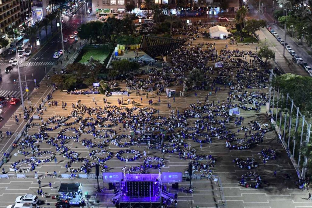 Israeli Assembly. 10,000 people from all creeds and sectors of Israeli society, attending dialogue circles in Rabin Square, Tel Aviv, November 10 2019. Credit: Tomer Neuburg/Flash 90.